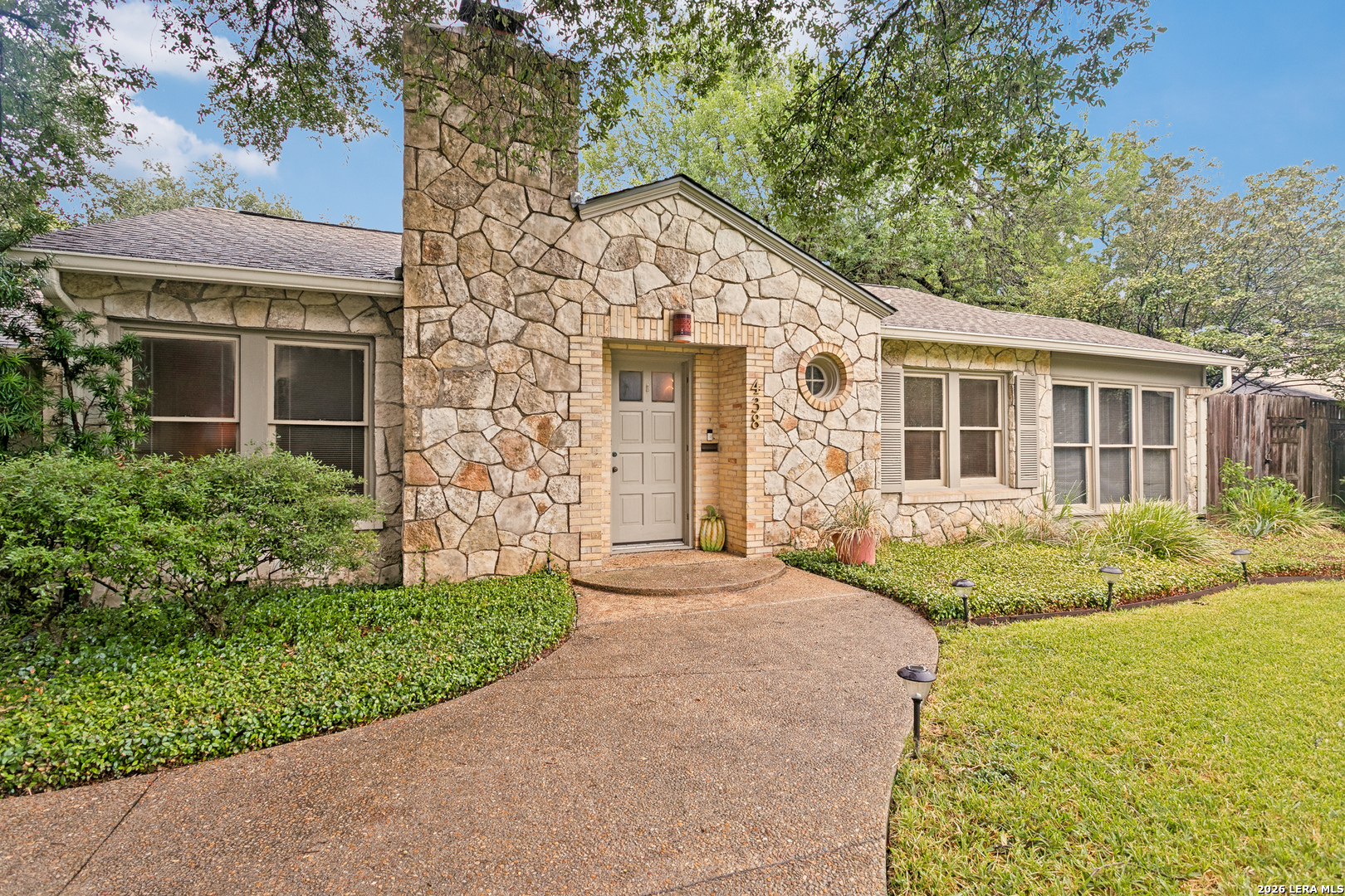 Photo 2 of Single family home for sale at 438 Paseo Encinal St, Olmos Park, TX 78212 | MLS# 2018216 | Listing updated on 2026-09-21