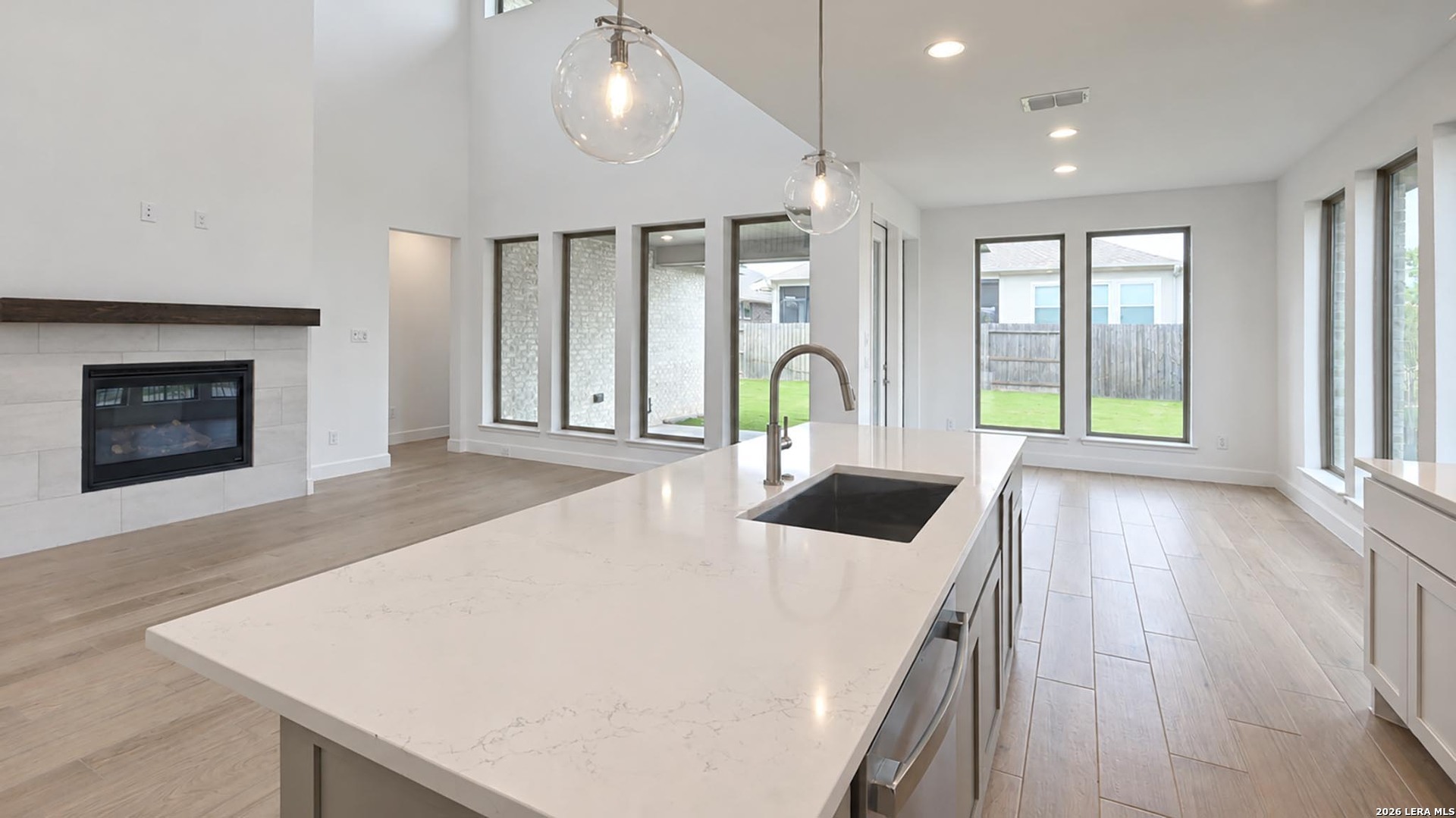 661 Borchers Blvd, photo 8