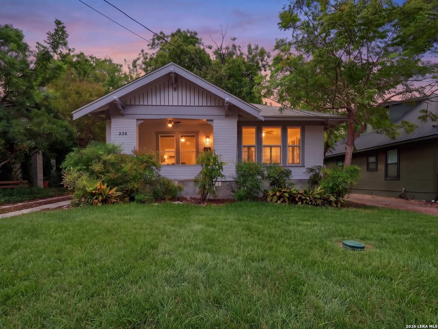 338 Queen Anne Listing Cover Image
