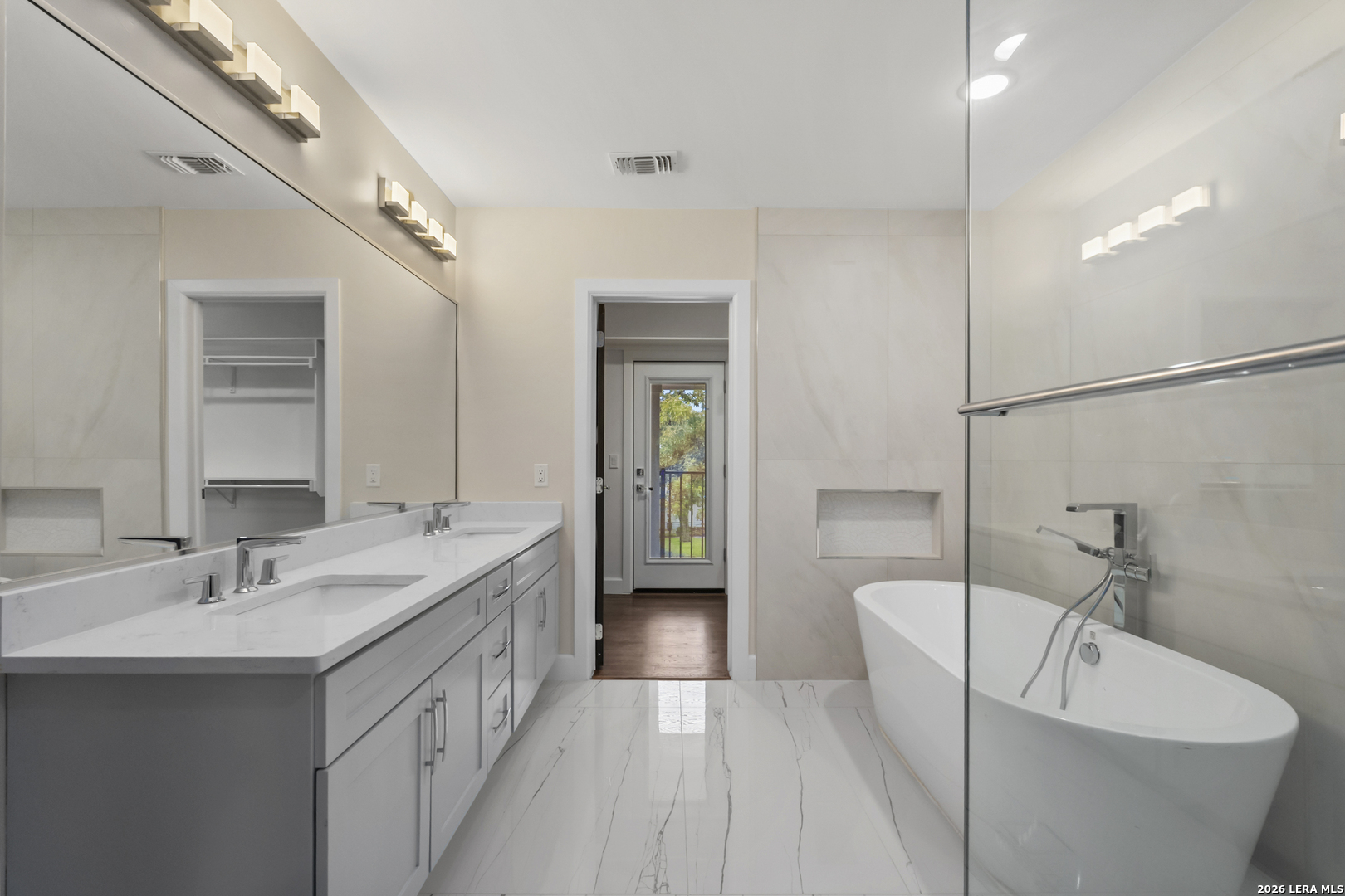 114 CLOVERLEAF AVE, Alamoheights, TX 78209