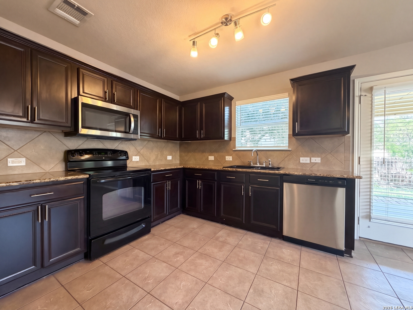 2535 Fayette Dr Listing Cover Image