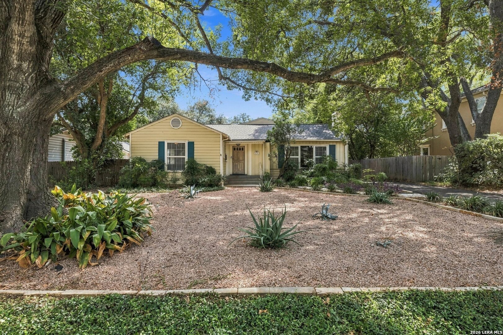 424 CANTERBURY HILL ST, Terrell Hills, TX 78209