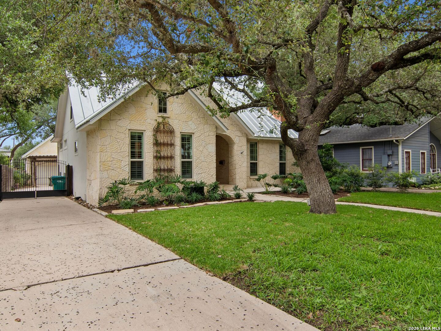 310 Castano Avenue, Alamoheights, TX 78209