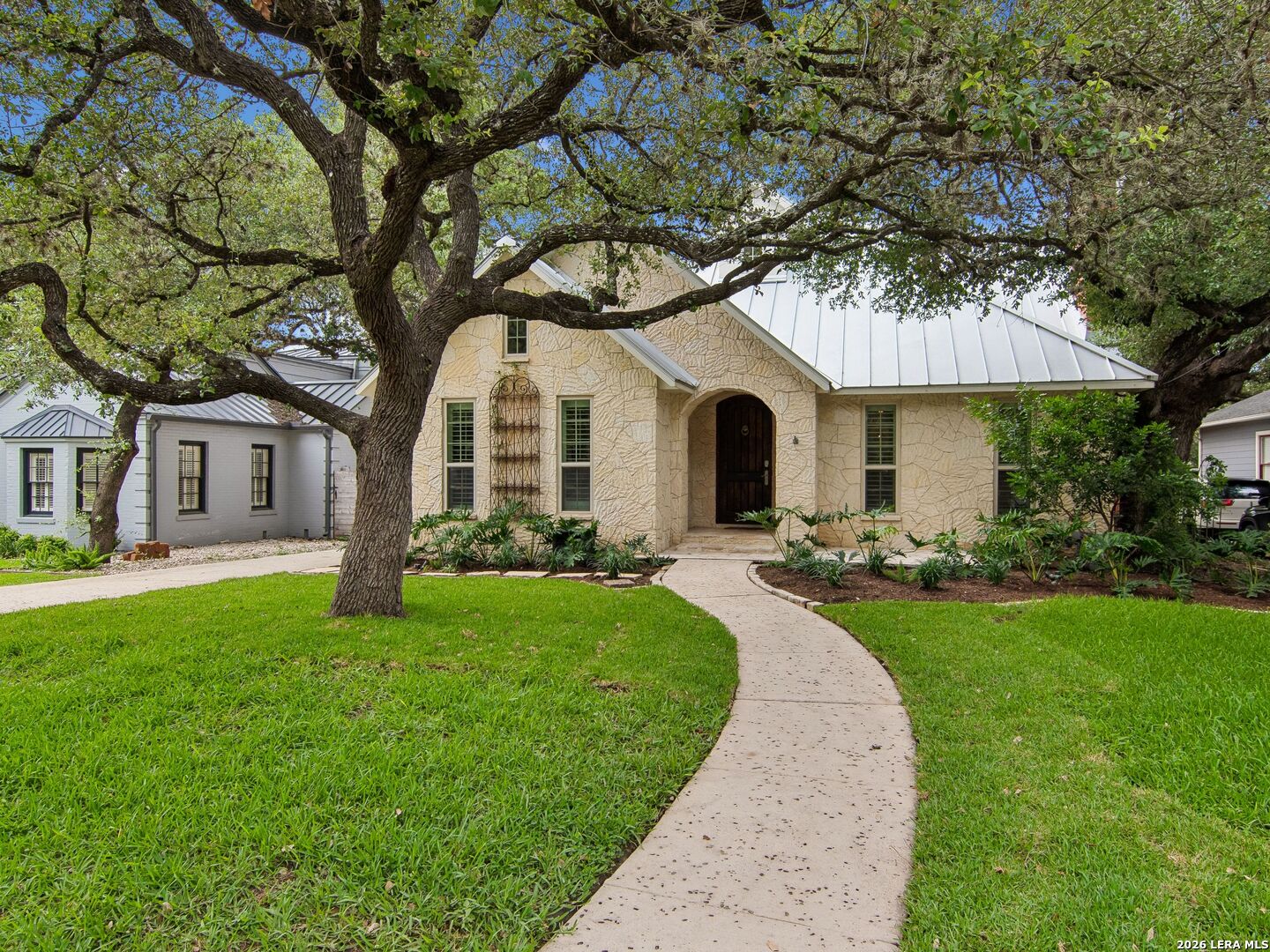 310 Castano Avenue, Alamoheights, TX 78209