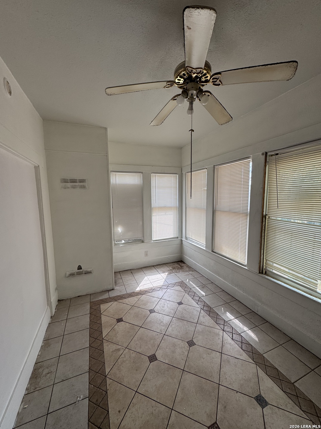 216 Avondale Ave