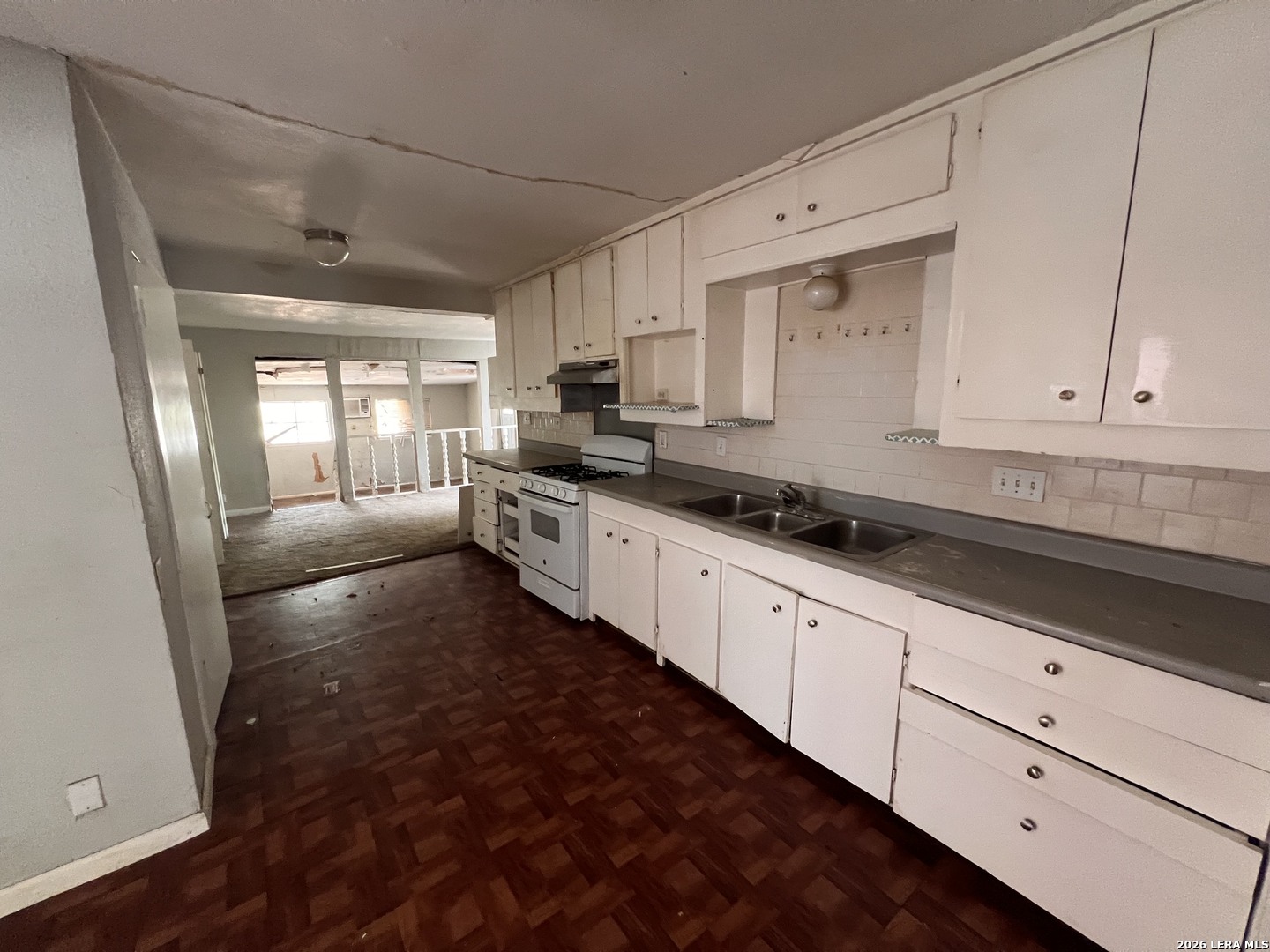 127 Grecian Dr, photo 6