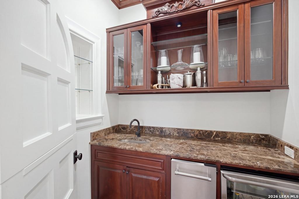 777 TERRELL RD, Terrell Hills, TX 78209