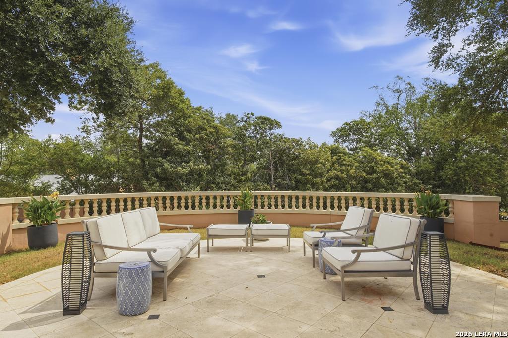 777 TERRELL RD, Terrell Hills, TX 78209