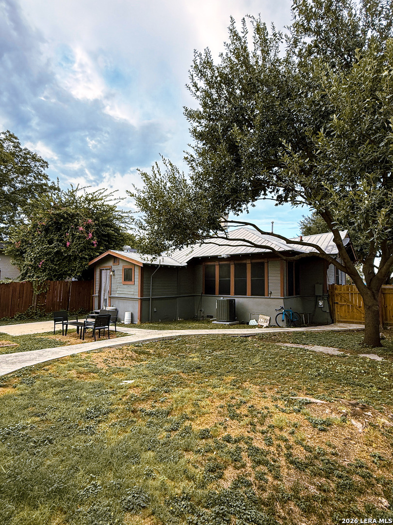 902 W Gramercy, San Antonio, TX 78201