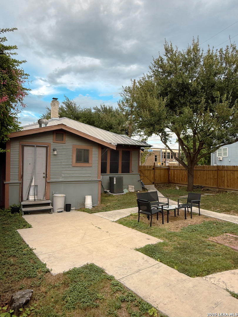 902 W Gramercy, San Antonio, TX 78201