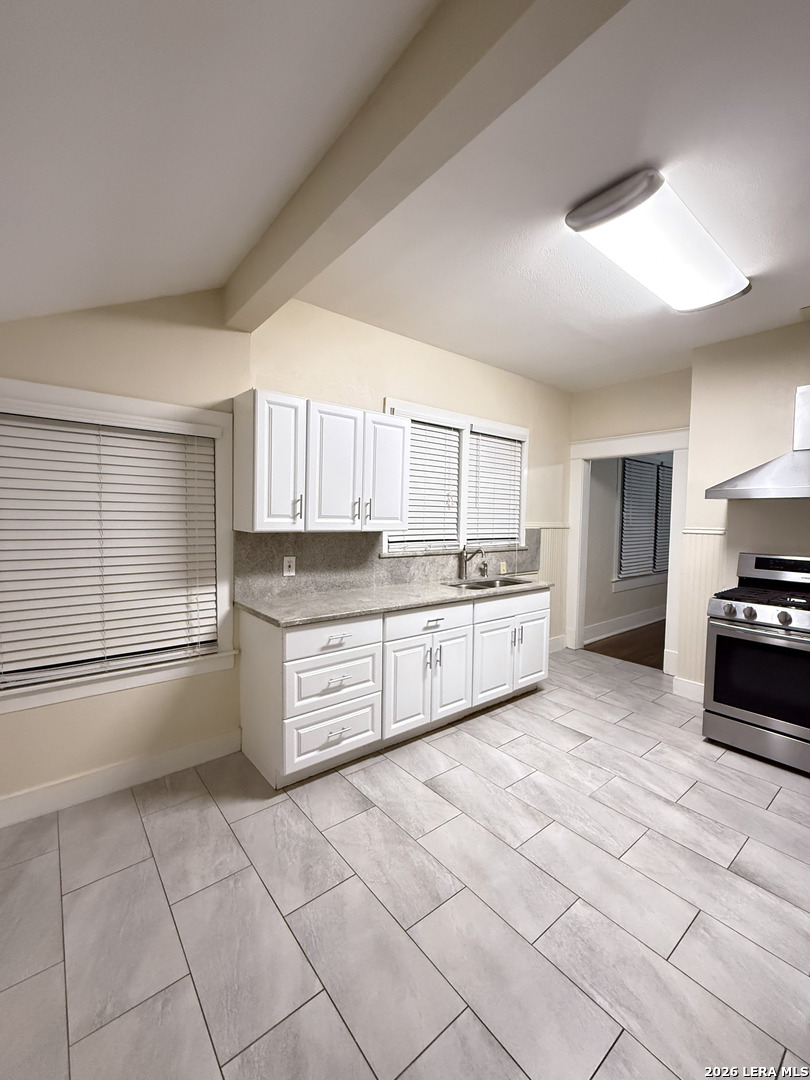 902 W Gramercy, San Antonio, TX 78201