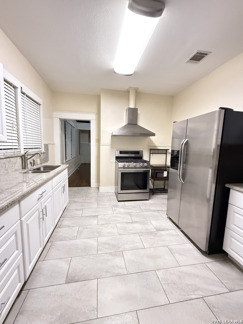 902 W Gramercy, San Antonio, TX 78201