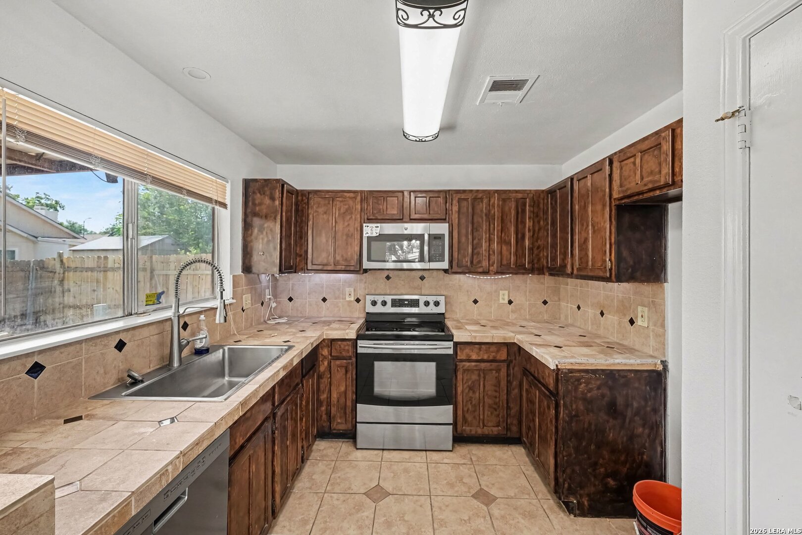 11416 HATCHET PASS DR, San Antonio, TX 78245