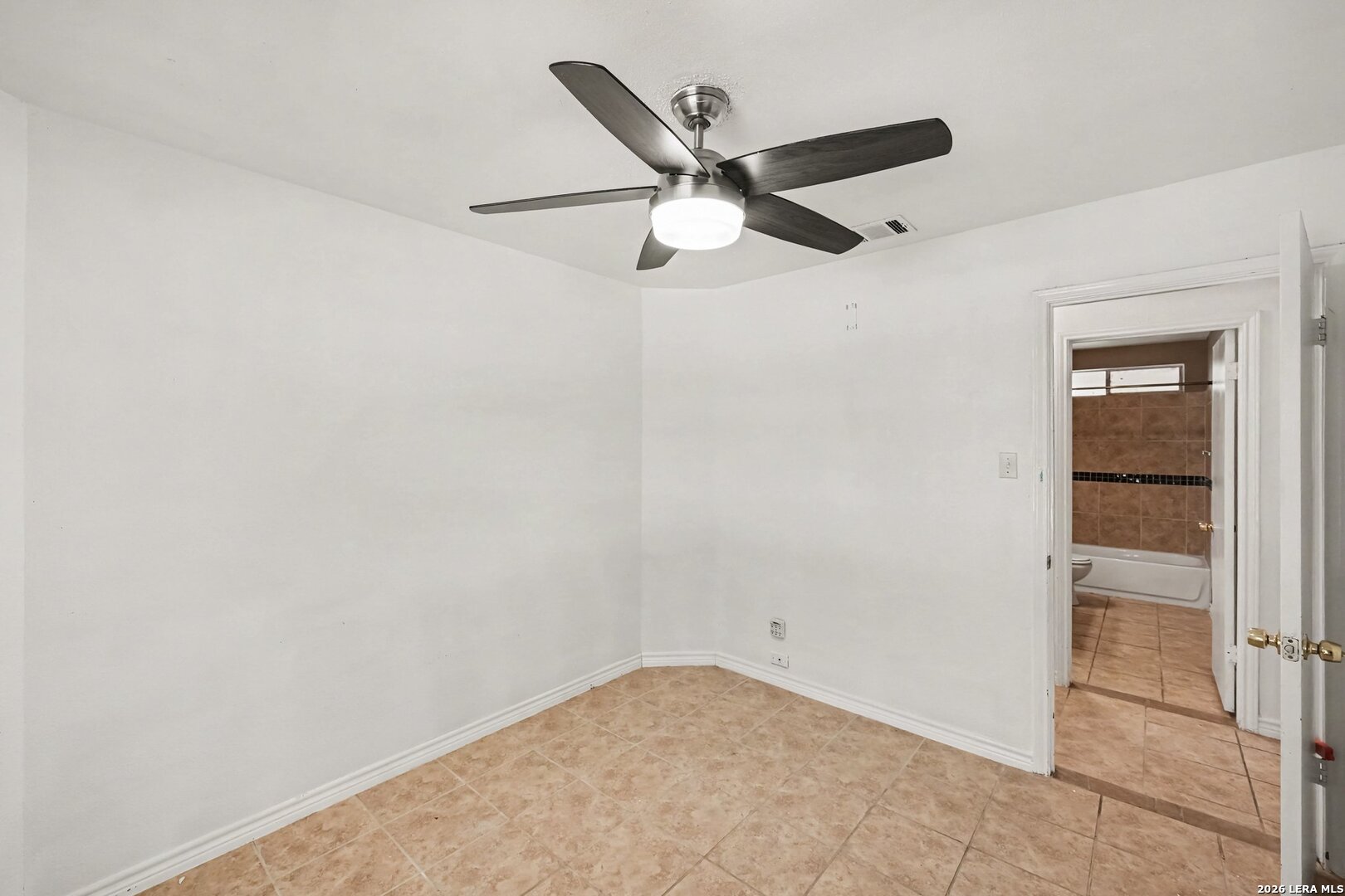 11416 HATCHET PASS DR, San Antonio, TX 78245