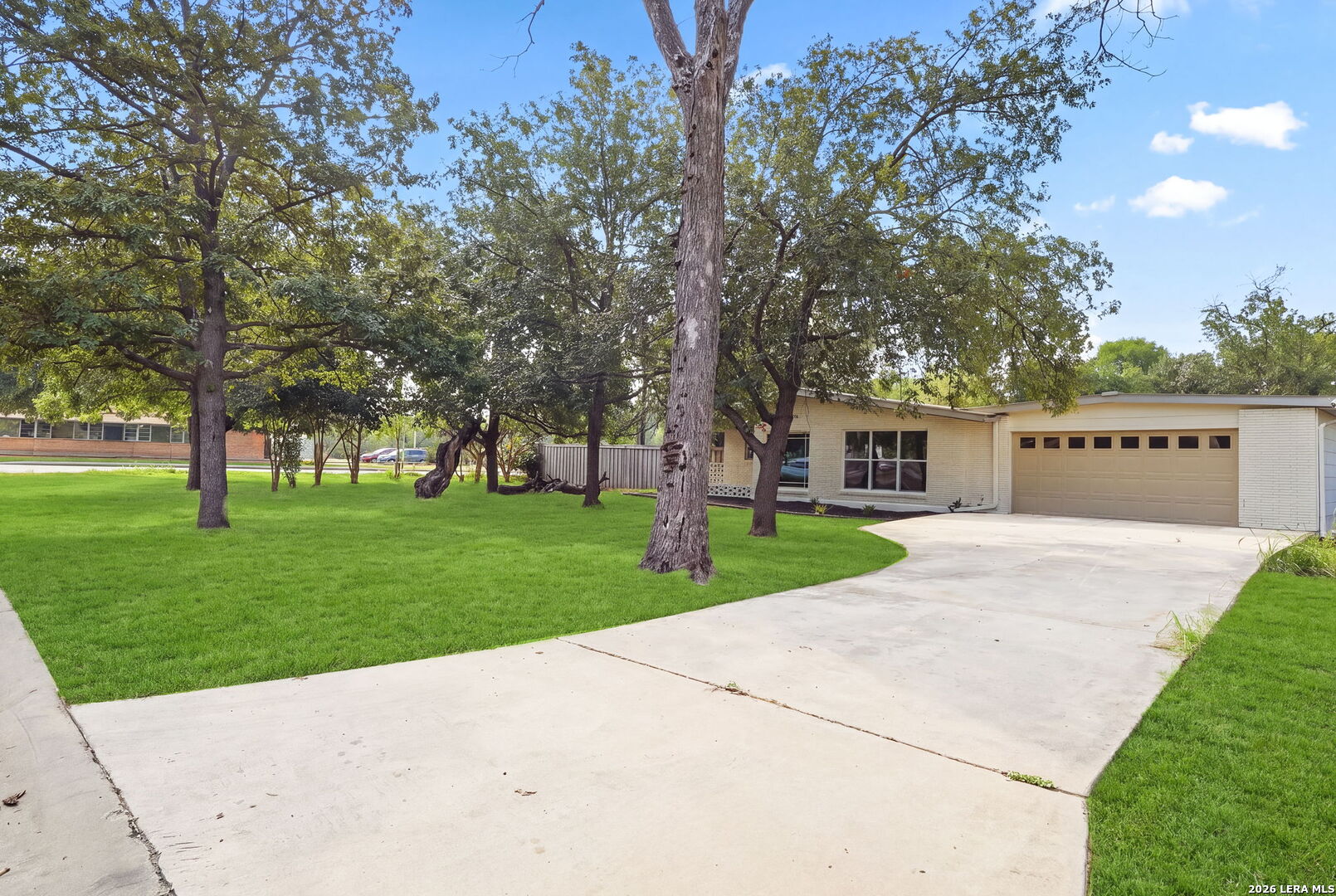 100 Riviera Dr, Castle Hills, TX 78213