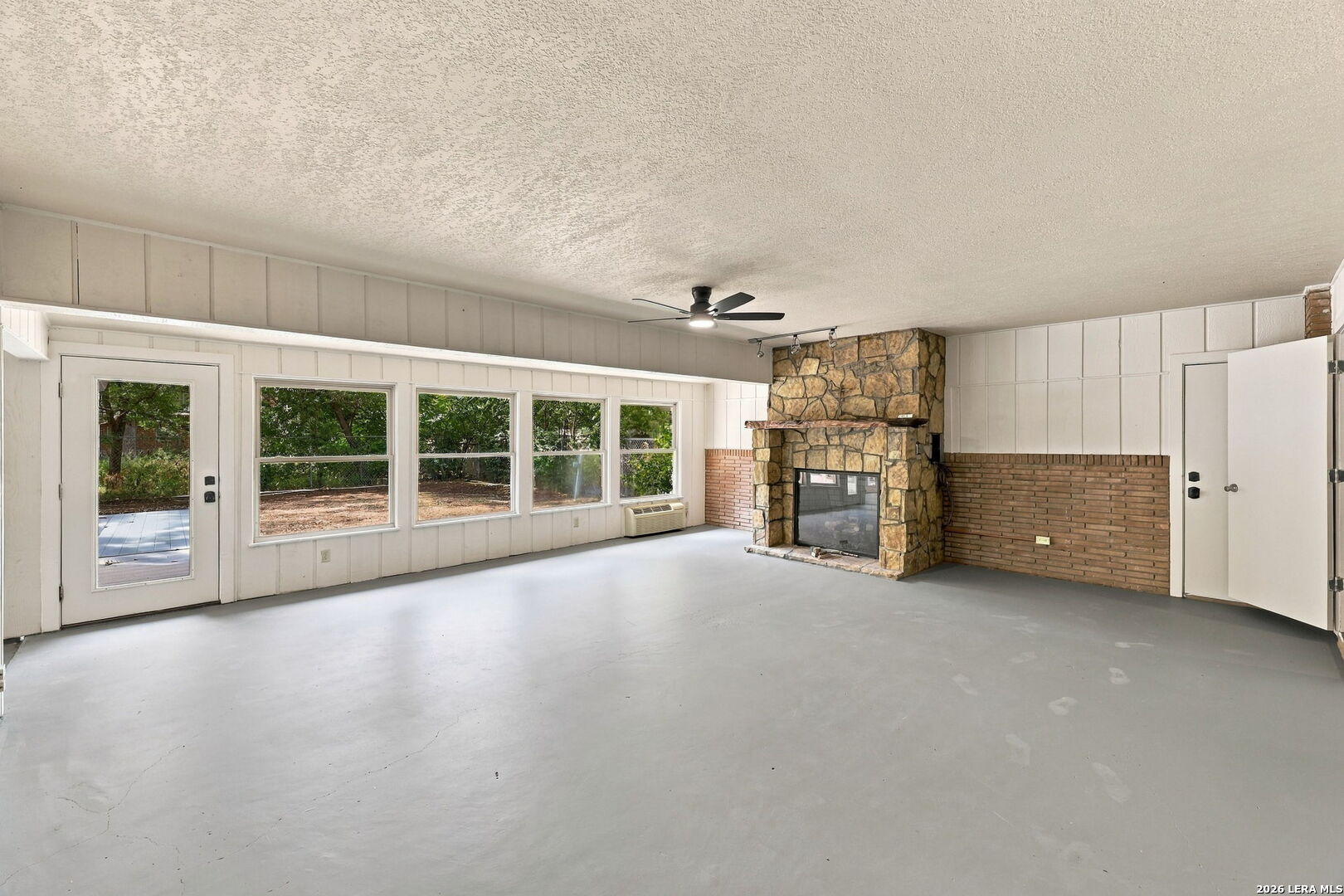 100 Riviera Dr, Castle Hills, TX 78213