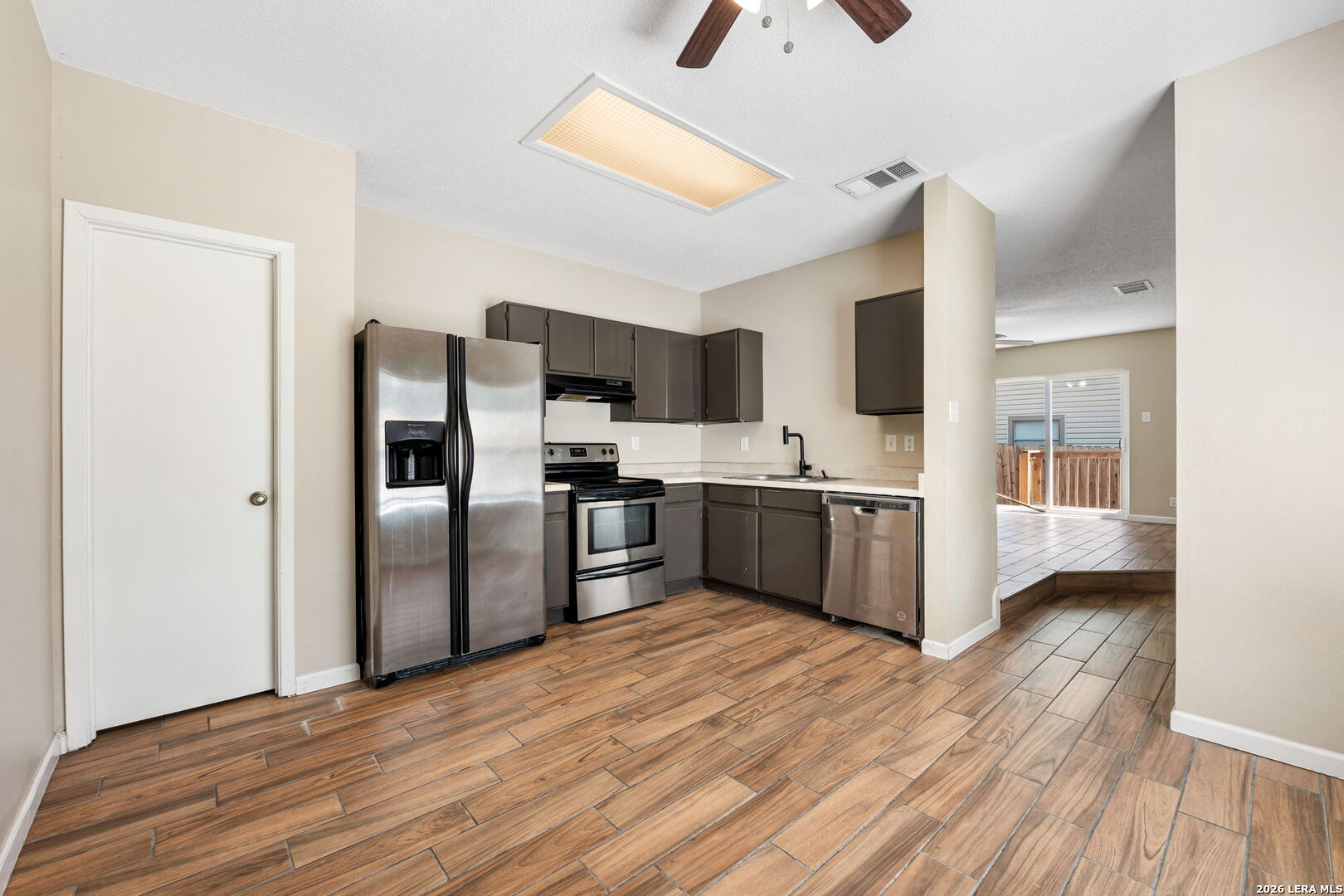 816 Meadow Stone, Converse, TX 78109