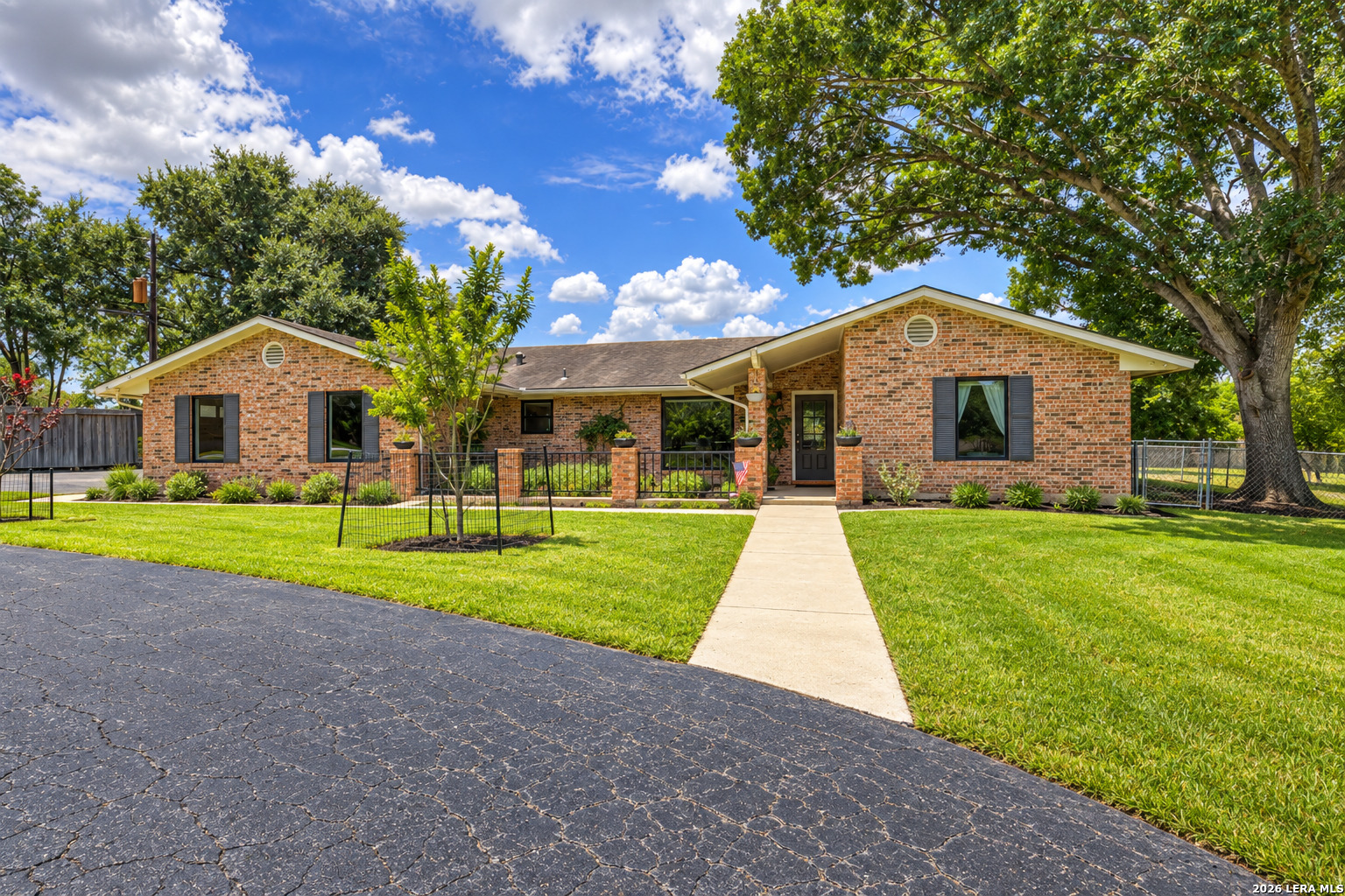 Property photo for 1001 FAWN DR, Schertz, TX