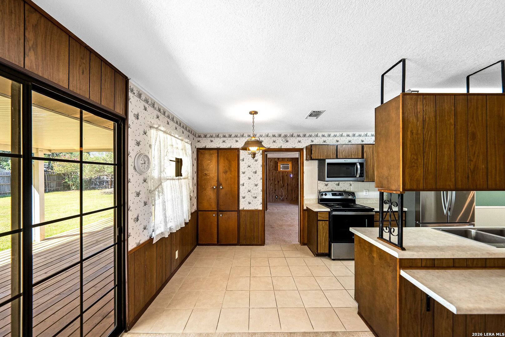 9446 Shields Dr, San Antonio, TX 78245