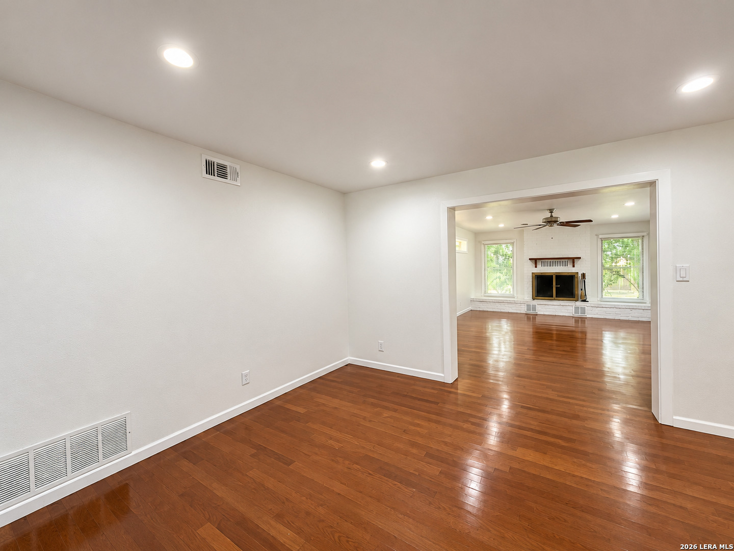 202 Donella Dr, Hollywoodpark, TX 78232