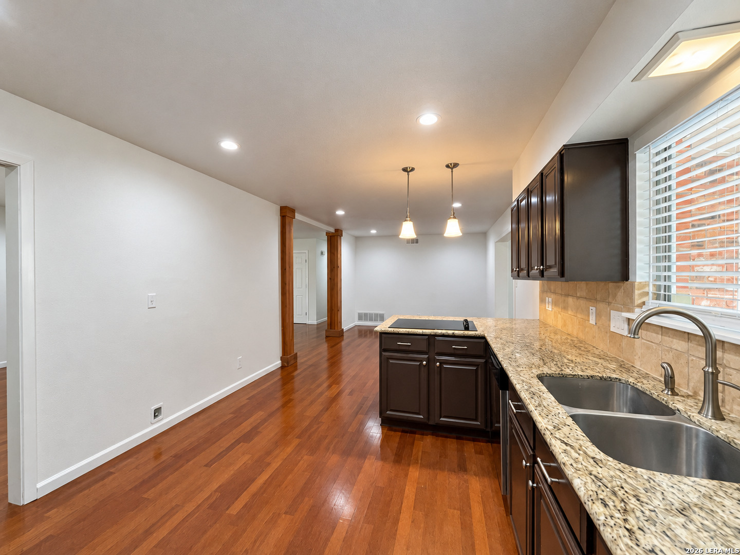 202 Donella Dr, Hollywoodpark, TX 78232