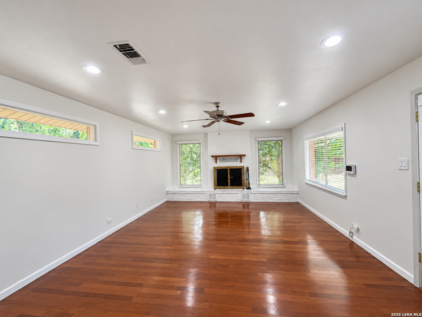 202 Donella Dr, Hollywoodpark, TX 78232