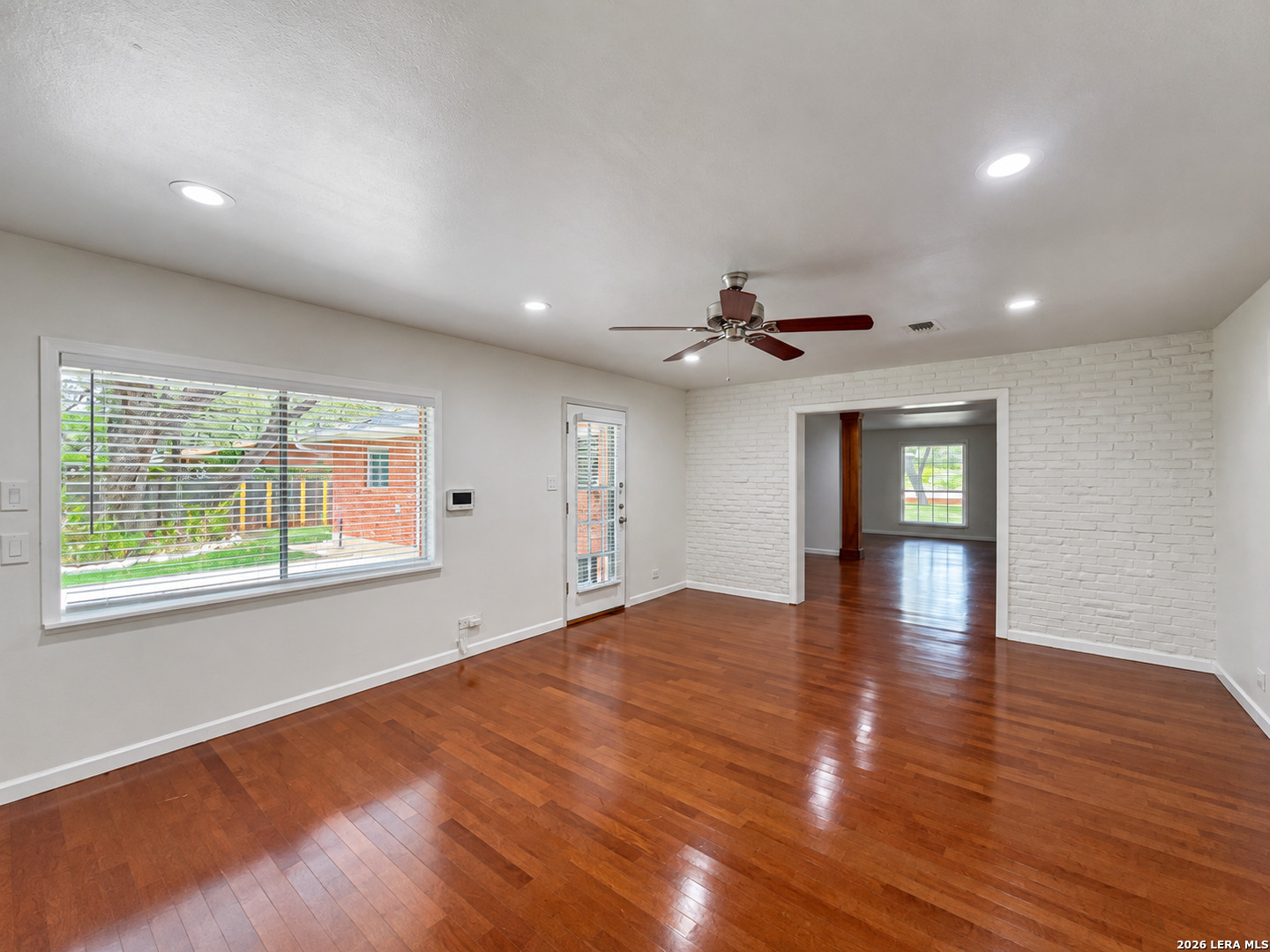 202 Donella Dr, Hollywoodpark, TX 78232