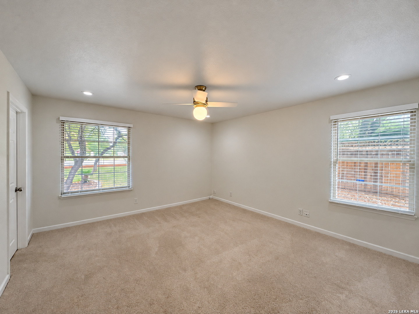 202 Donella Dr, Hollywoodpark, TX 78232