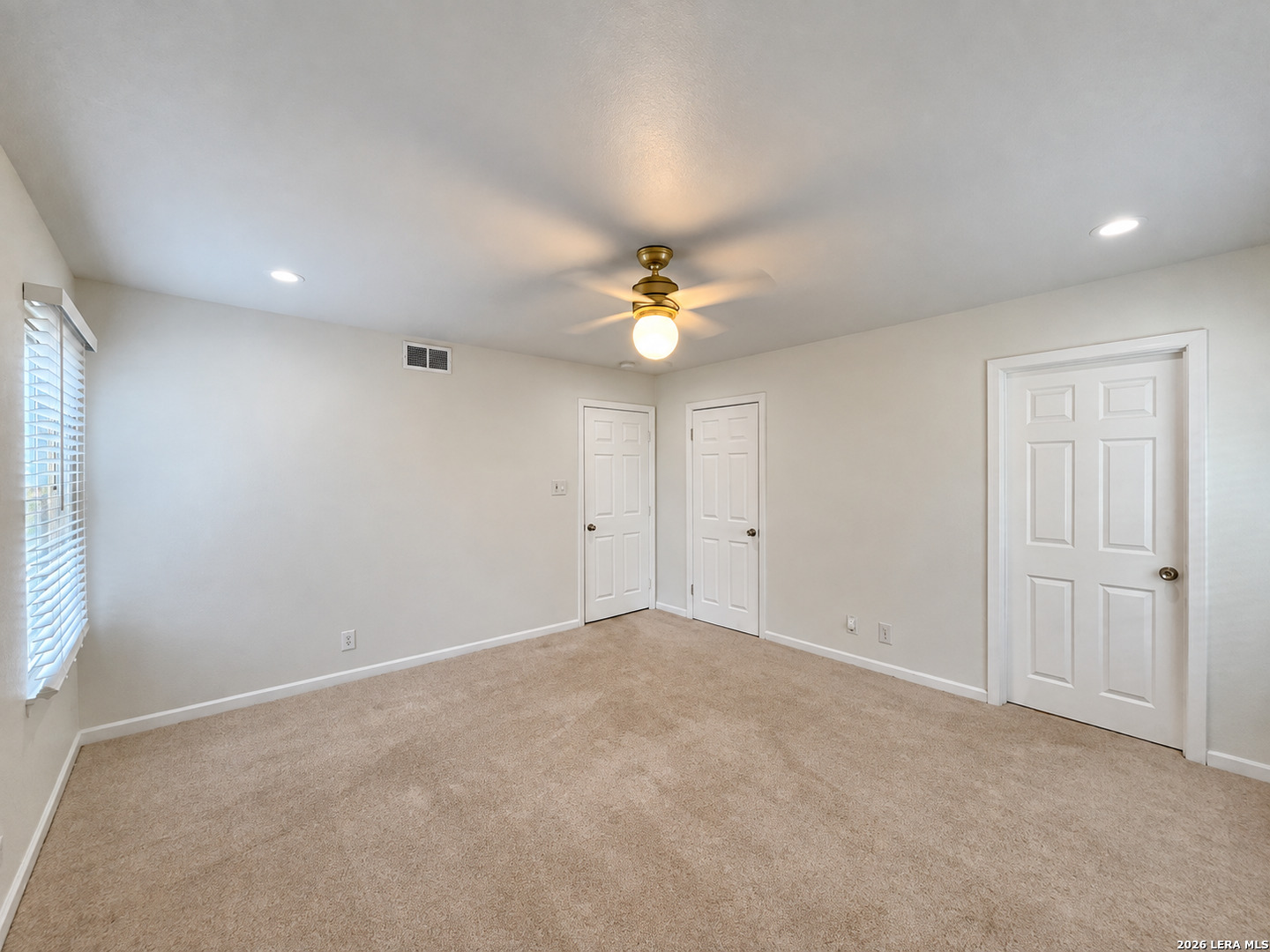 202 Donella Dr, Hollywoodpark, TX 78232