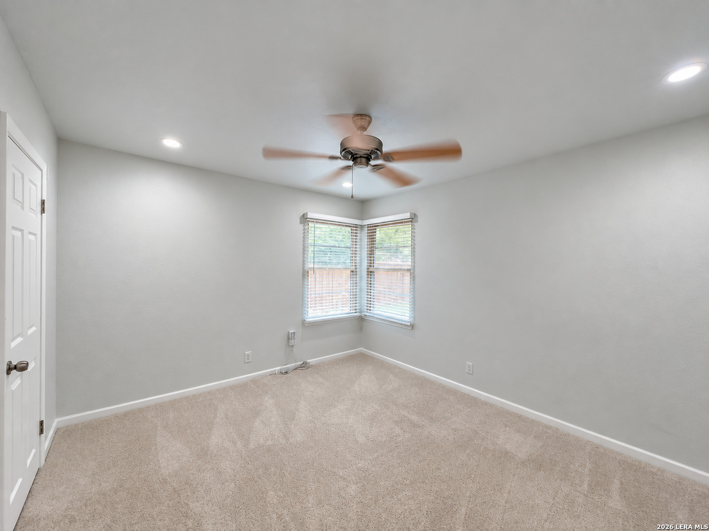 202 Donella Dr, Hollywoodpark, TX 78232