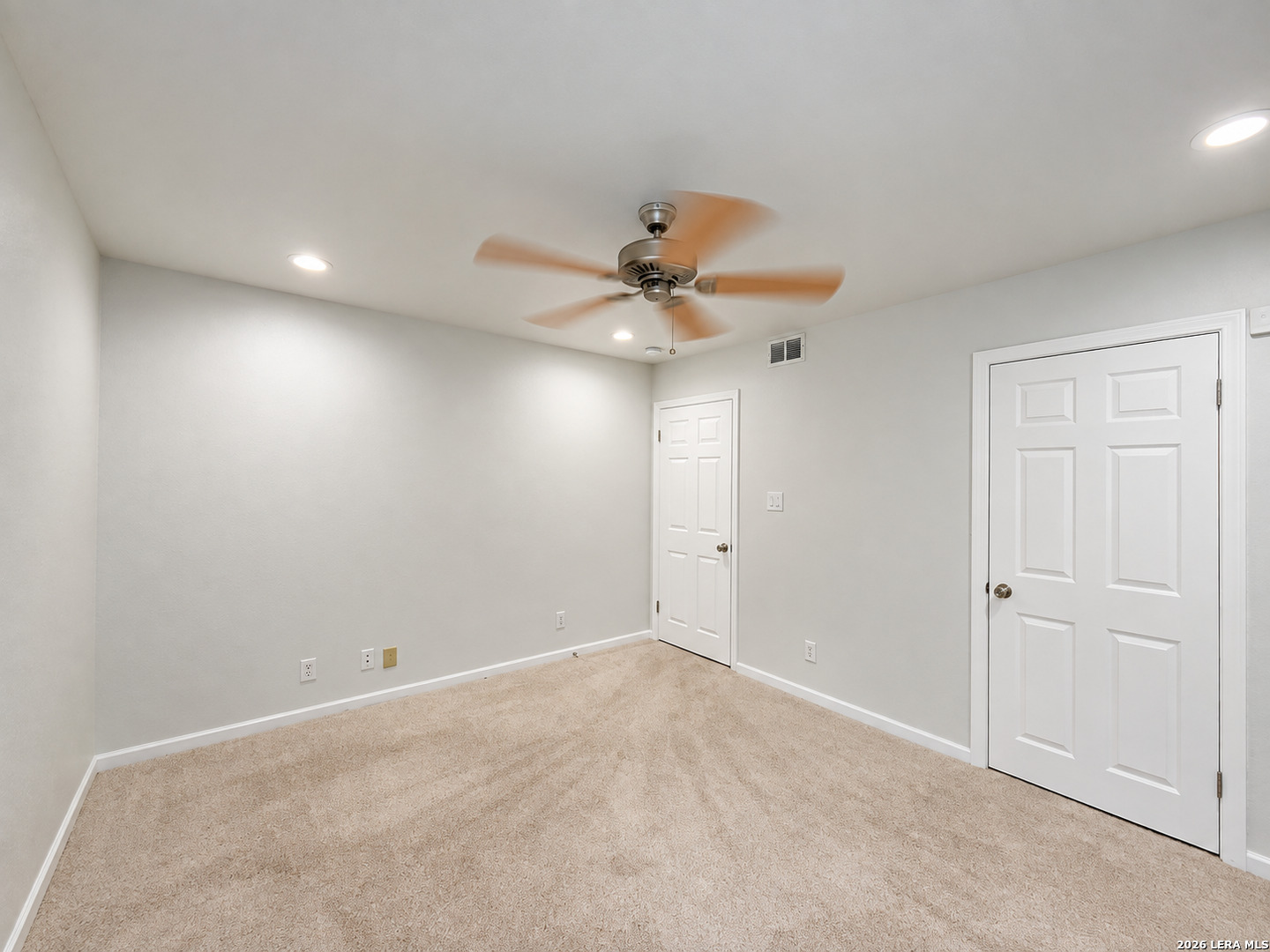 202 Donella Dr, Hollywoodpark, TX 78232