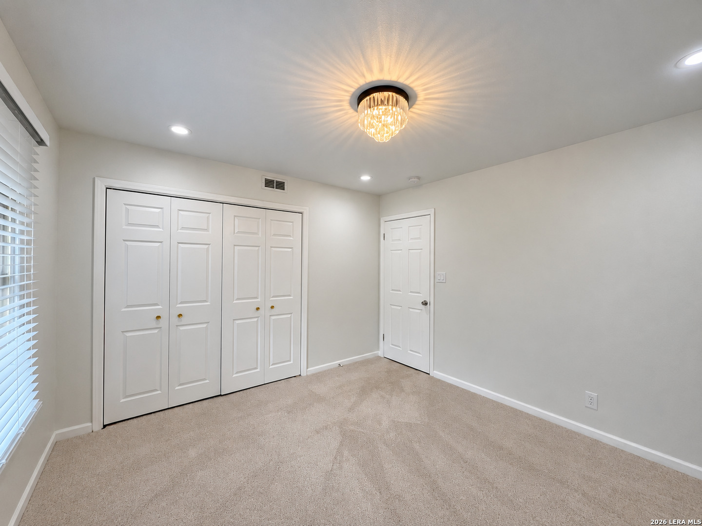 202 Donella Dr, Hollywoodpark, TX 78232