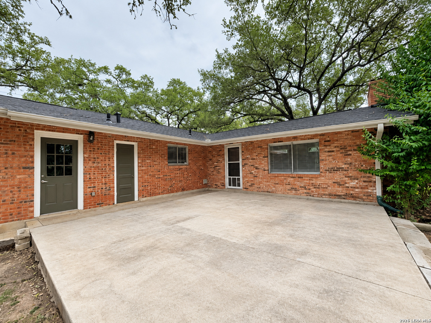 202 Donella Dr, Hollywoodpark, TX 78232
