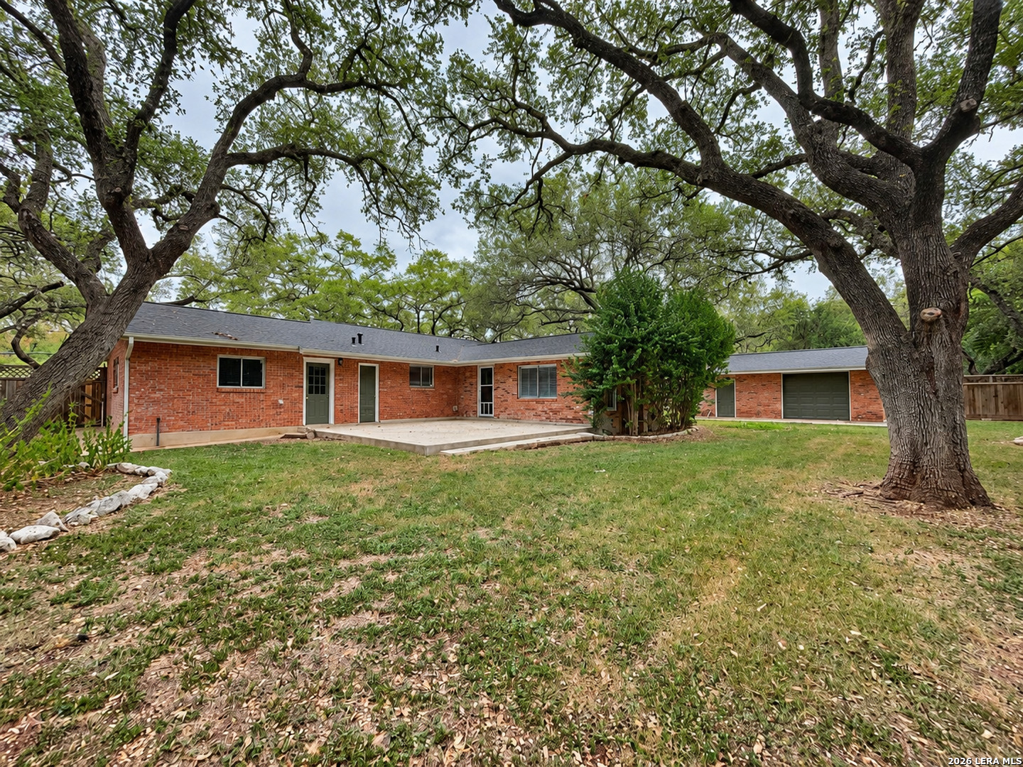 202 Donella Dr, Hollywoodpark, TX 78232