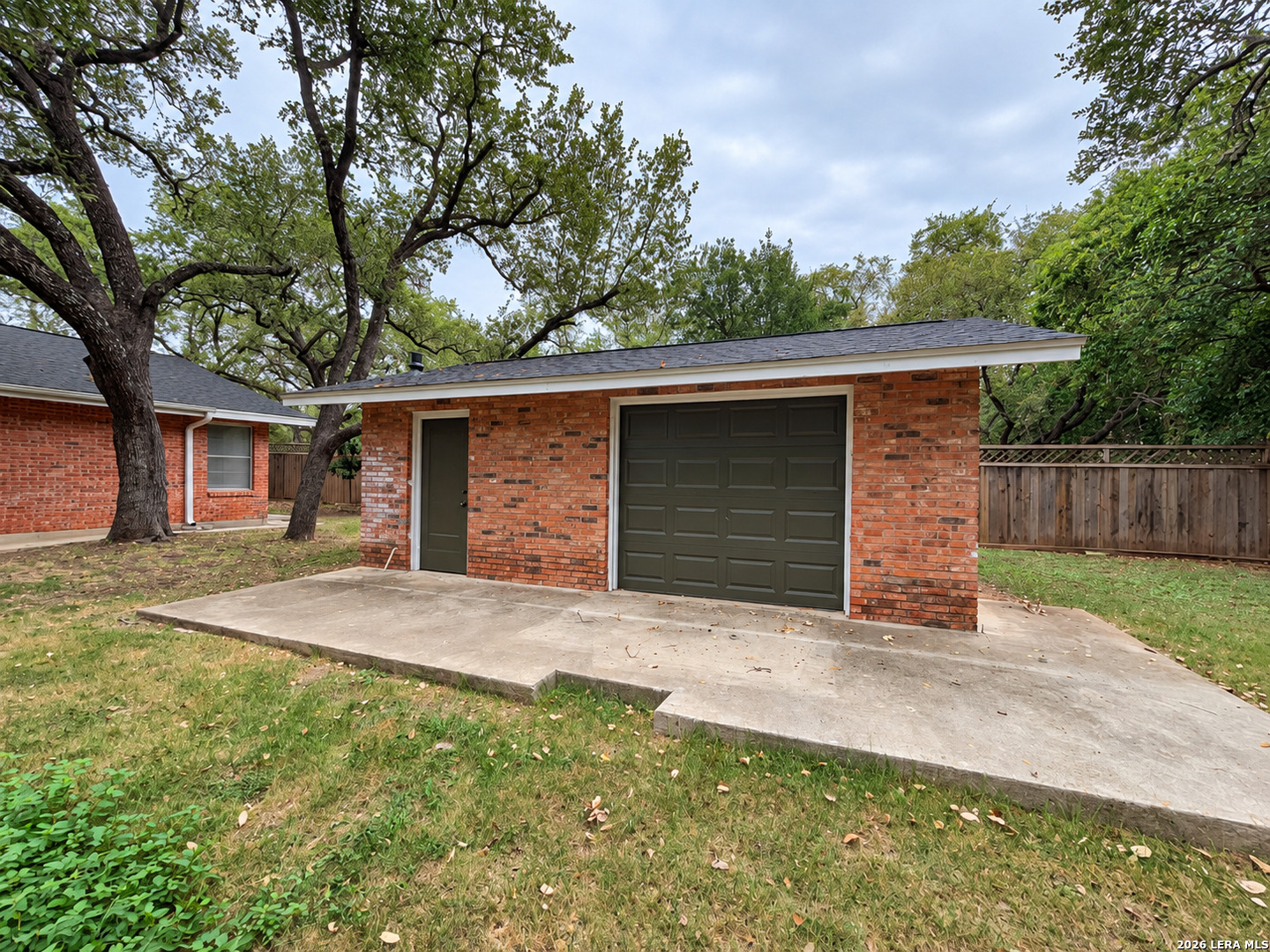202 Donella Dr, Hollywoodpark, TX 78232