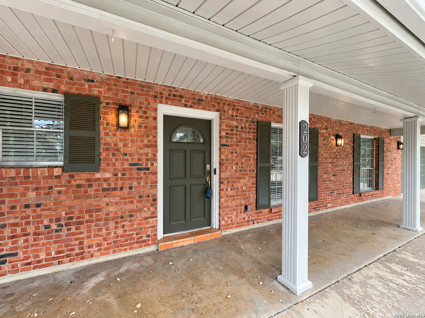 202 Donella Dr, Hollywoodpark, TX 78232