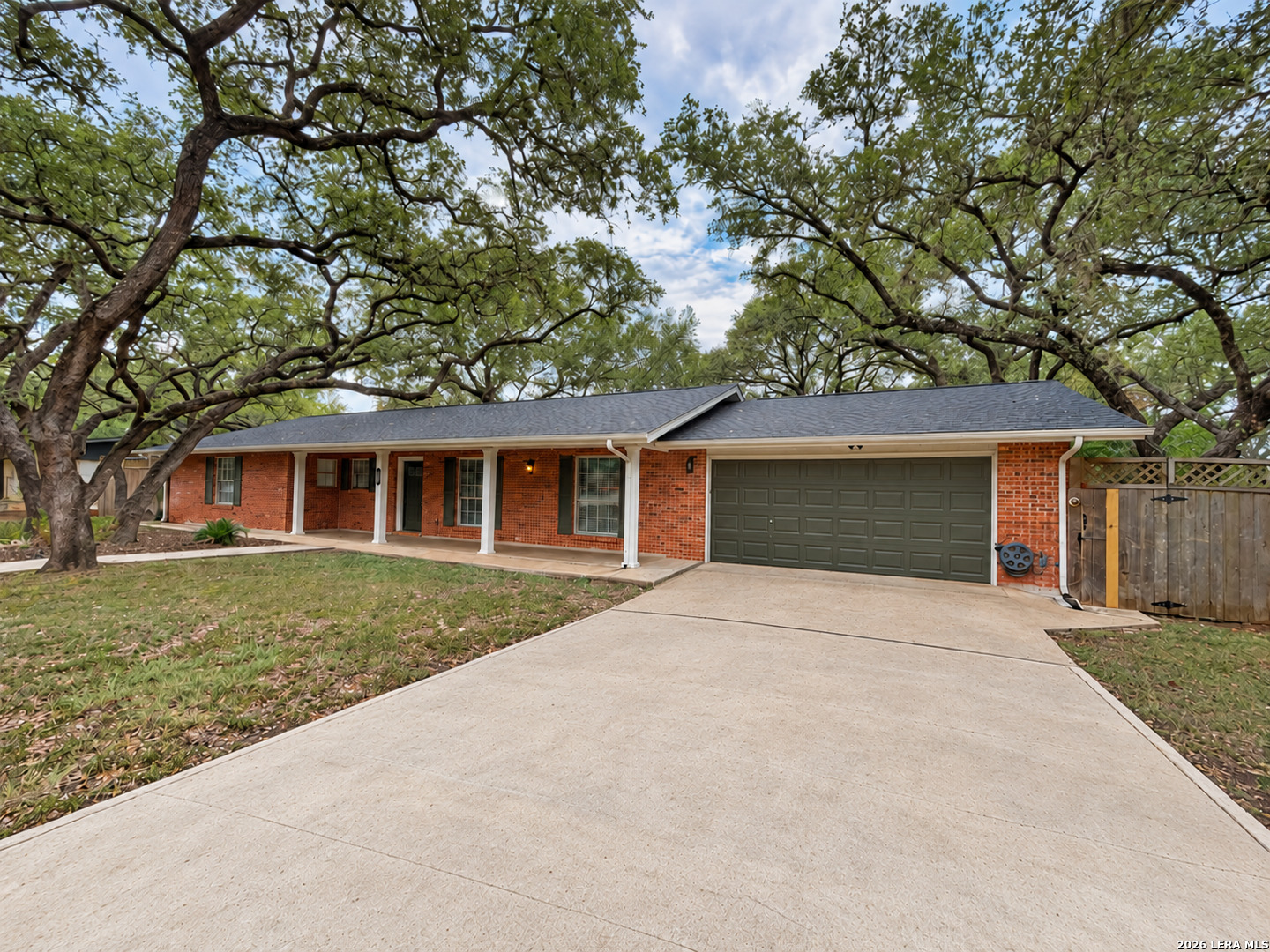 202 Donella Dr, Hollywoodpark, TX 78232
