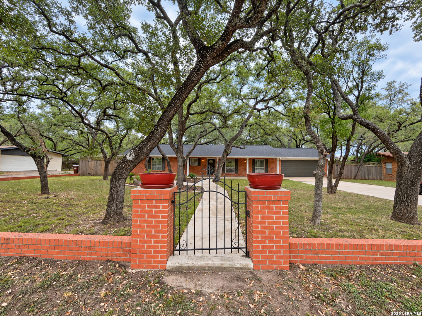 202 Donella Dr, Hollywoodpark, TX 78232