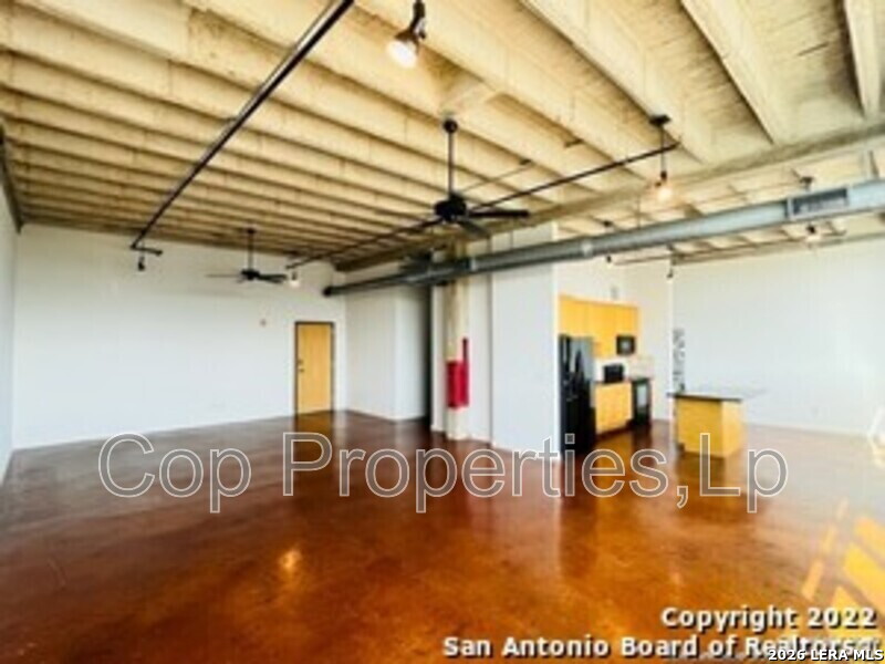 1331 S Flores St, photo 8