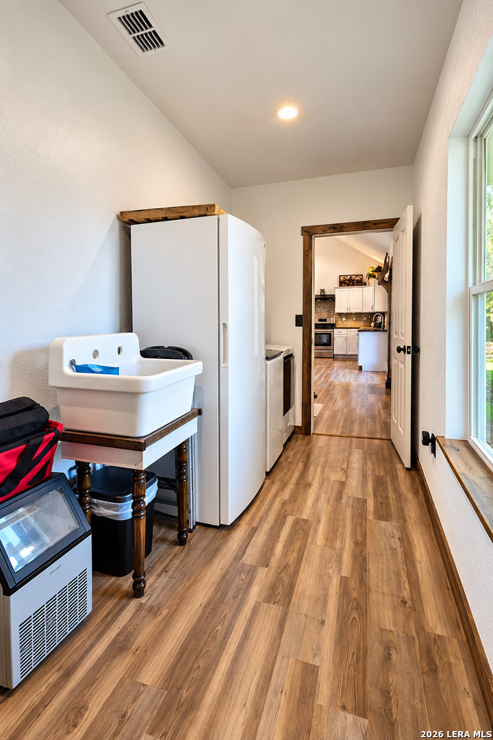 1410 W County Road 109, Leesville, TX 78122