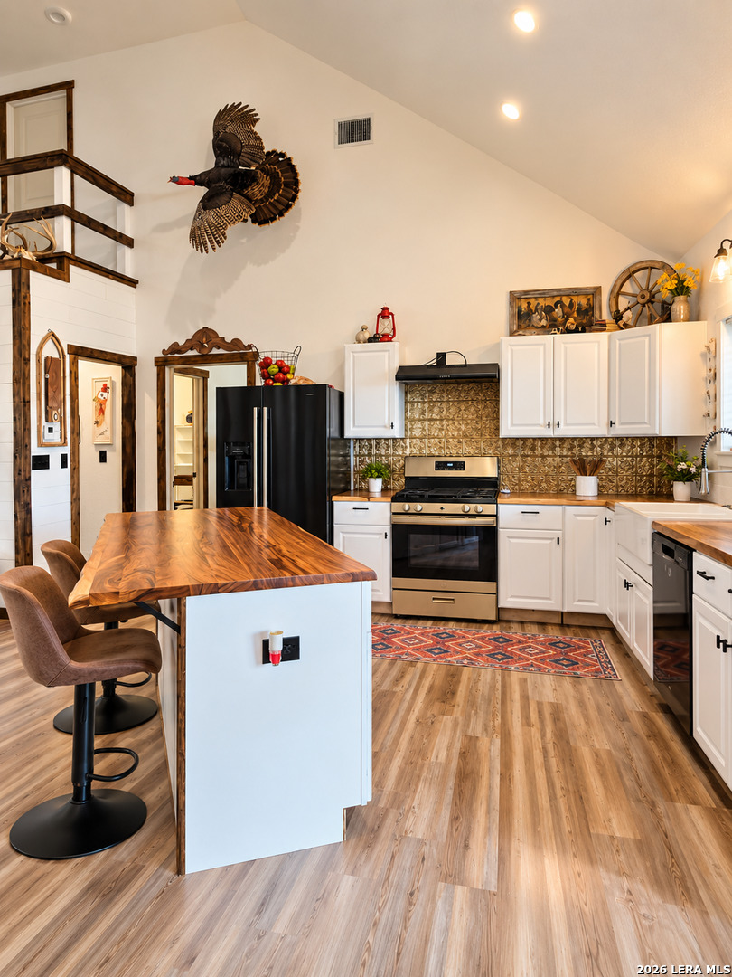 1410 W County Road 109, Leesville, TX 78122