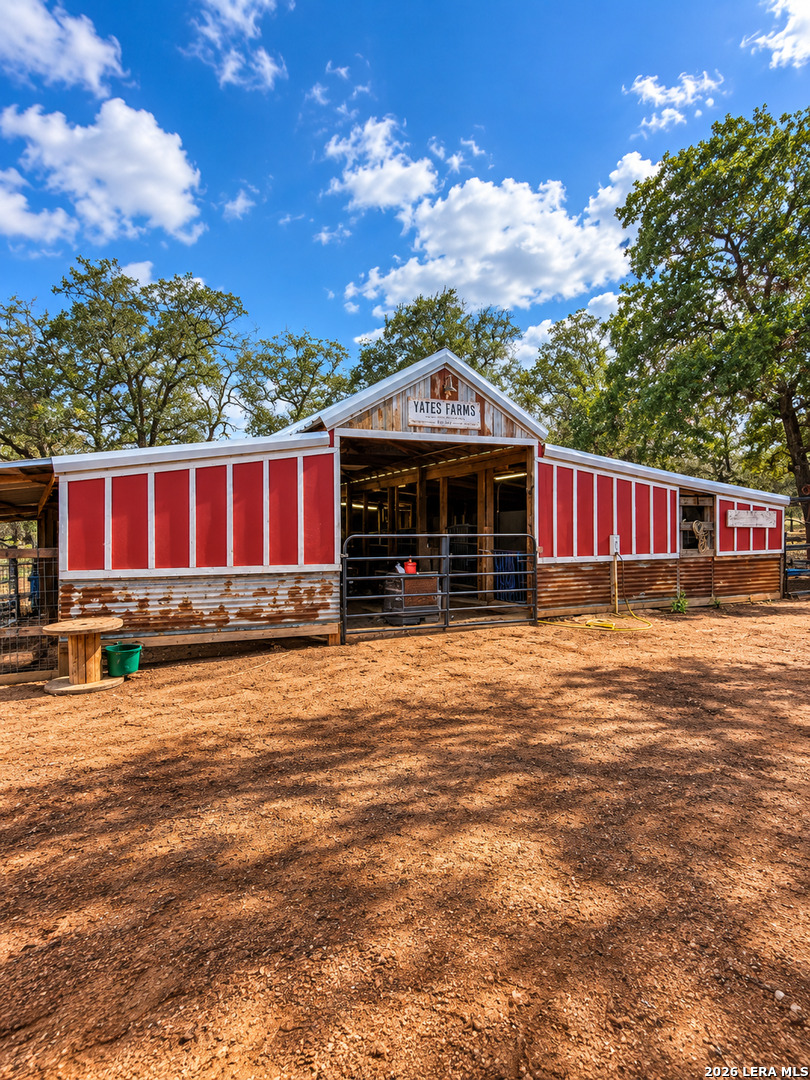 1410 W County Road 109, Leesville, TX 78122