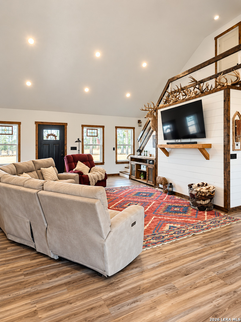 1410 W County Road 109, Leesville, TX 78122