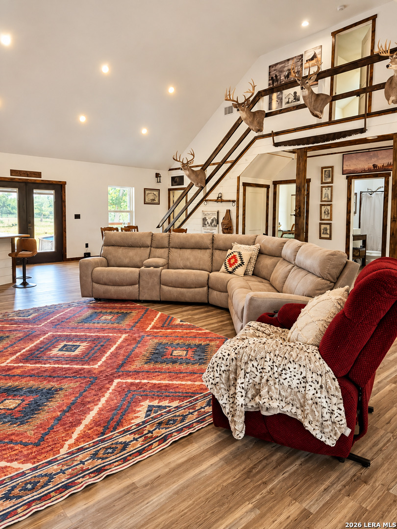 1410 W County Road 109, Leesville, TX 78122