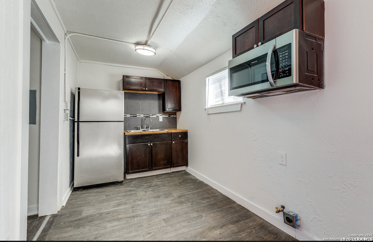 3430 S Flores, #2B, San Antonio, TX 78204
