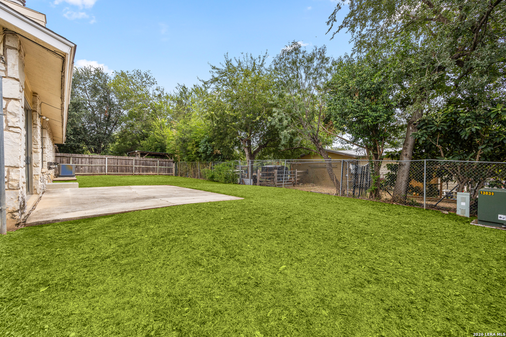 8218 DAWNWOOD DR, San Antonio, TX 78250