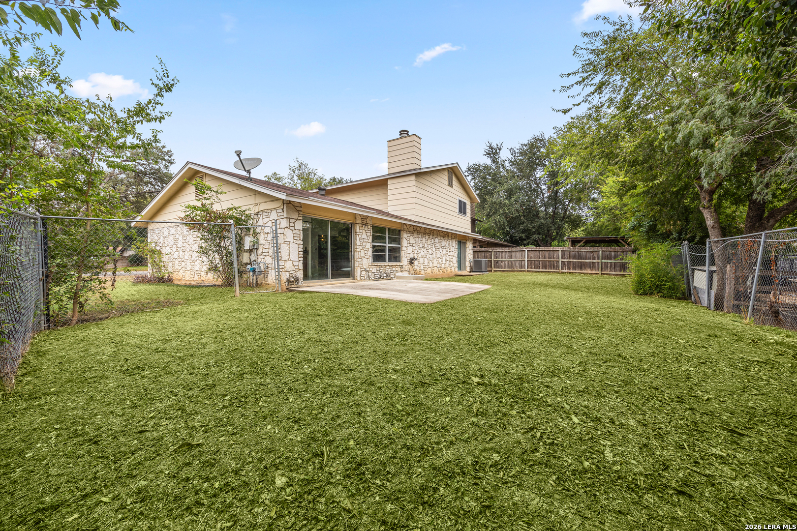 8218 DAWNWOOD DR, San Antonio, TX 78250