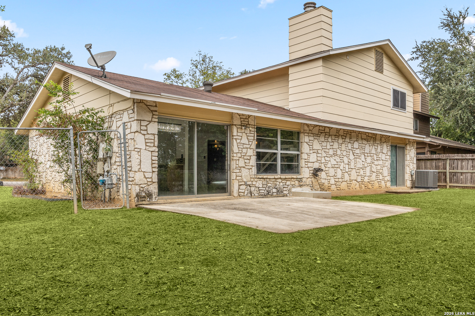8218 DAWNWOOD DR, San Antonio, TX 78250