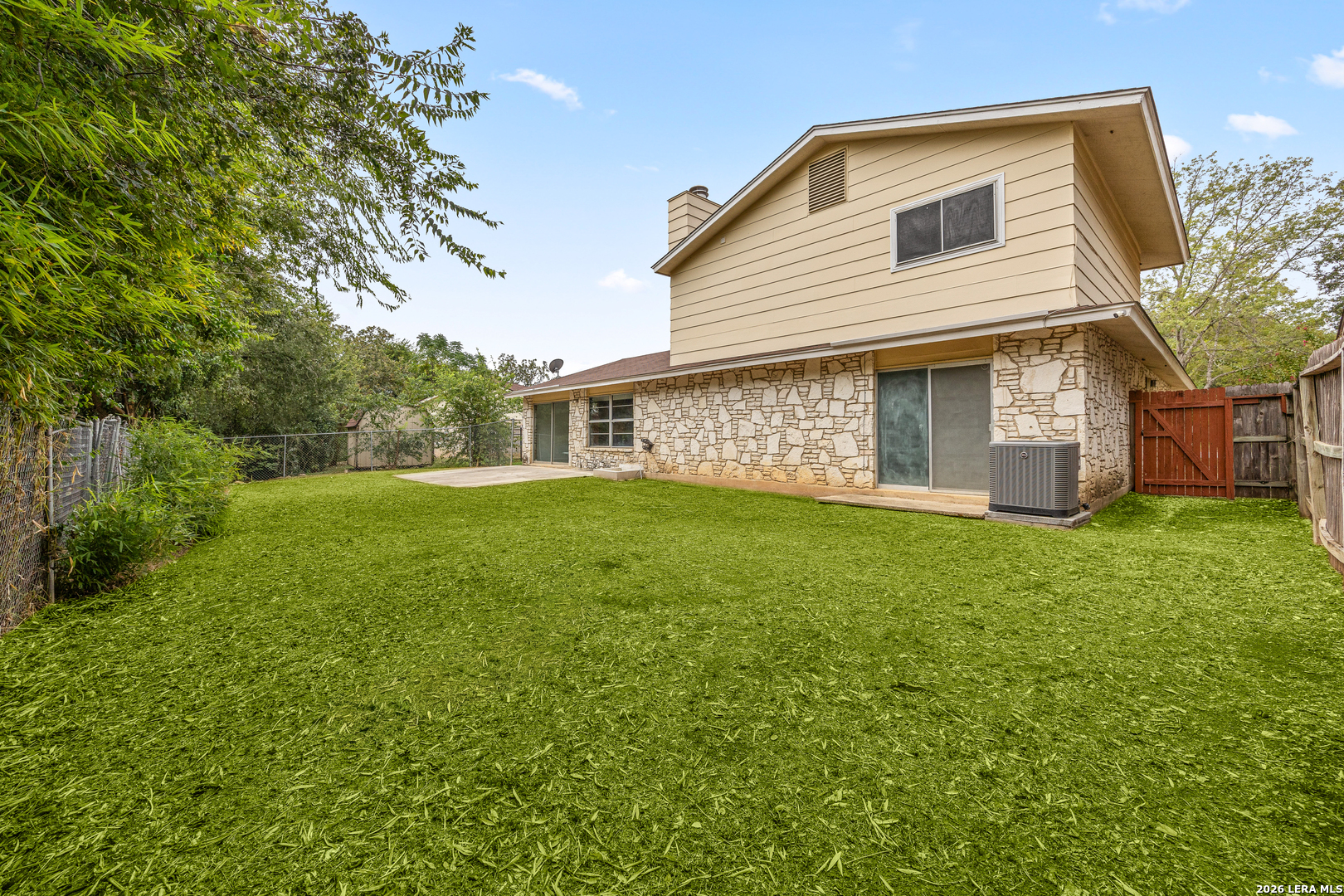 8218 DAWNWOOD DR, San Antonio, TX 78250