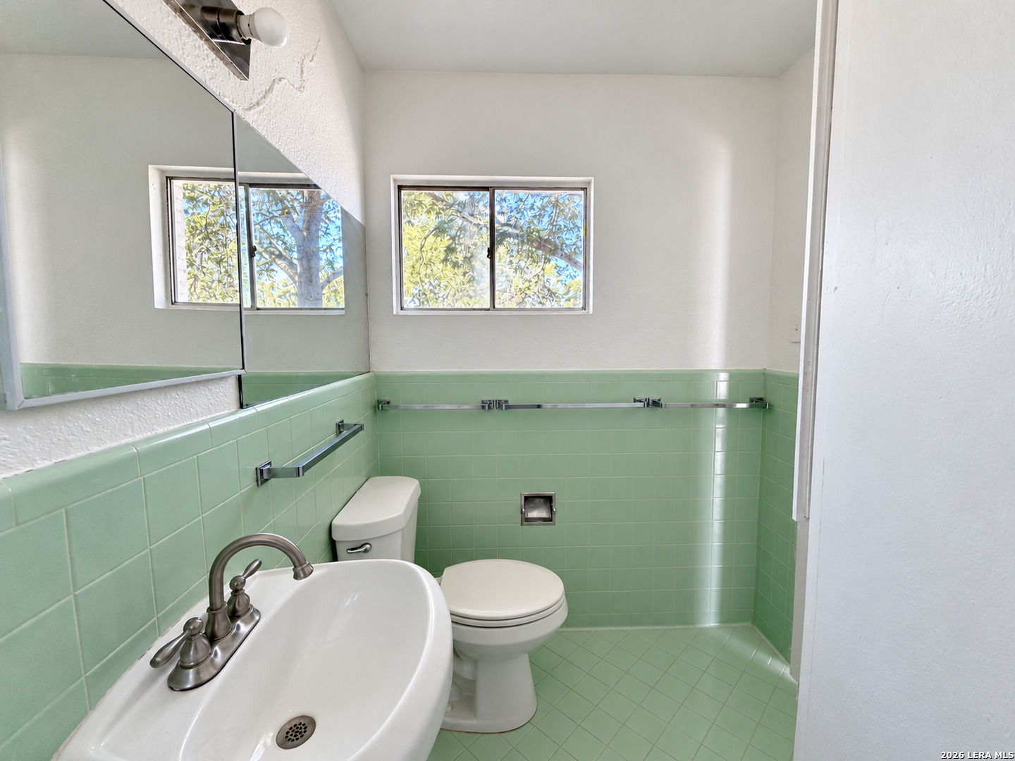 242 Locknere Ln, San Antonio, TX 78213